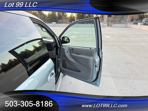 Used 2005 Chrysler Town & Country Touring w/ Luxury Group image 34
