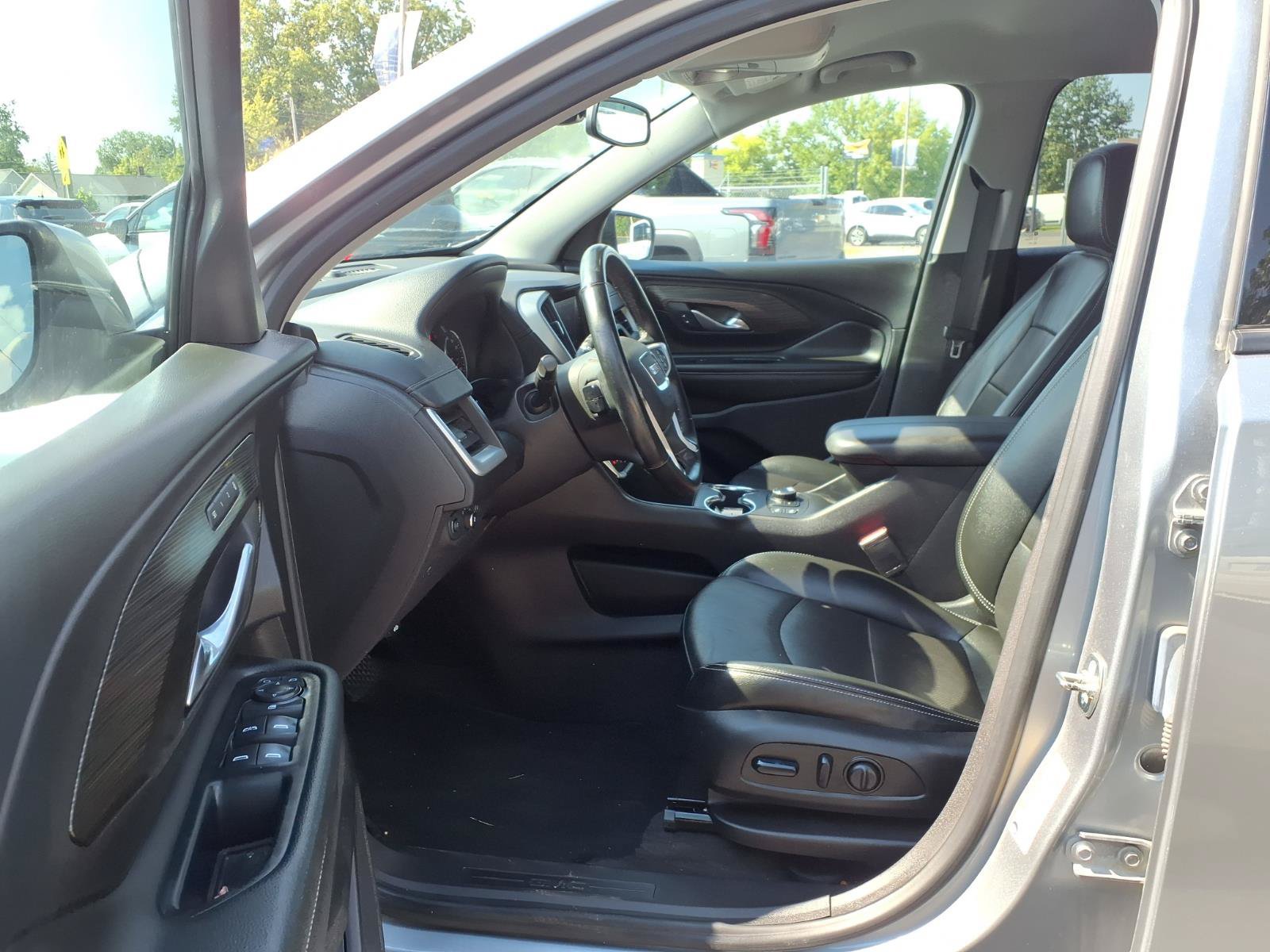 Used 2024 GMC Terrain SLT AWD/4WD image 14
