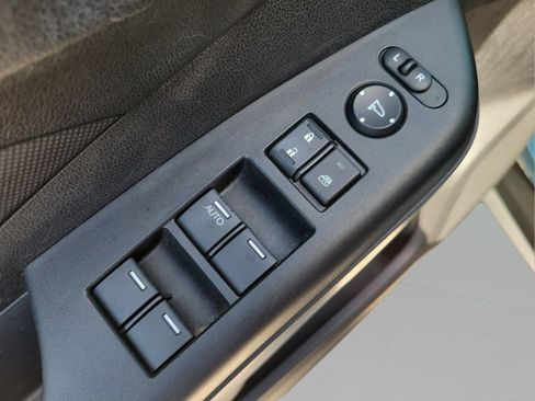 Used 2013 Honda CR-V LX image 16