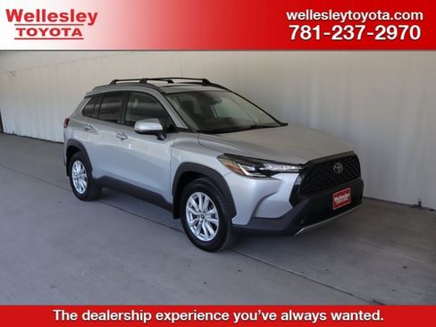 Used 2023 Toyota Corolla Cross LE w/ Moonroof Package AWD/4WD image 1