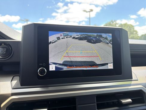 Certified 2024 Toyota Tacoma SR5 AWD/4WD image 7