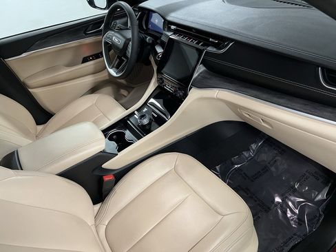 Used 2024 Jeep Grand Cherokee Limited image 65