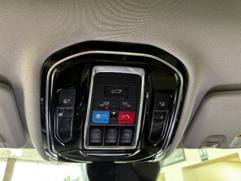 Used 2022 Jeep Grand Cherokee Overland w/ Adv Protech Group III RWD image 20