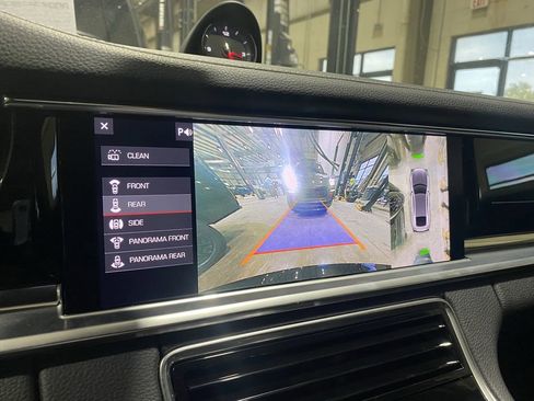 Used 2020 Porsche Panamera RWD image 6