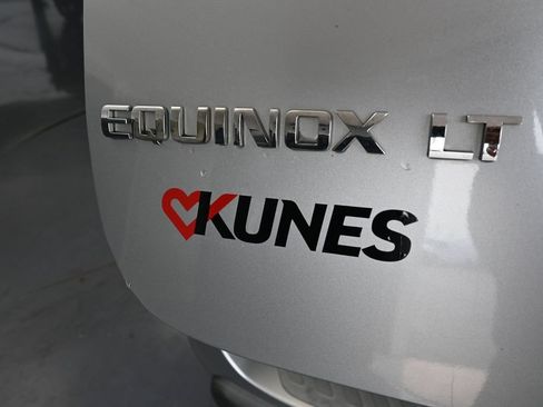 Used 2005 Chevrolet Equinox LT w/ Preferred Equipment Group AWD/4WD image 17