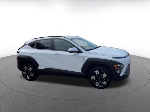 Used 2025 Hyundai Kona SEL image 2