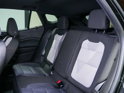 Used 2025 Chevrolet Trax RS w/ Sunroof Package FWD image 19
