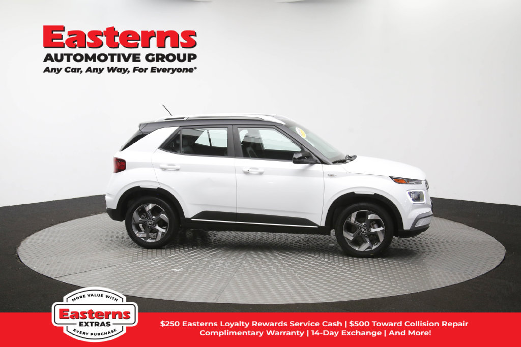 Used 2025 Hyundai Venue Limited FWD image 46
