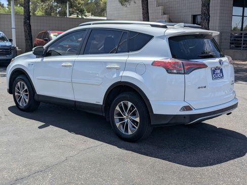 Used 2017 Toyota RAV4 XLE w/ Convenience Package AWD/4WD image 4