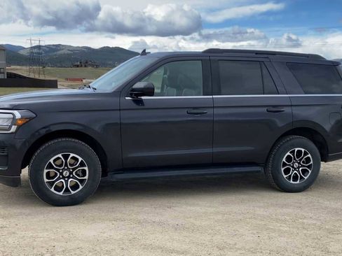 Used 2024 Ford Expedition XLT AWD/4WD image 5