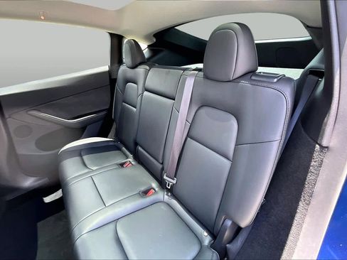 Used 2024 Tesla Model Y Long Range AWD/4WD image 17