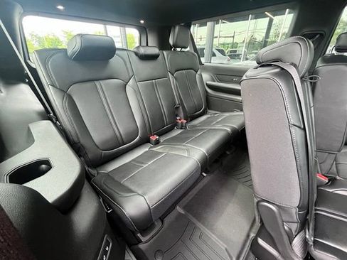 Used 2024 Jeep Wagoneer L Series II AWD/4WD image 12