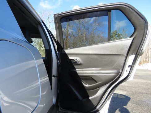 Used 2017 Chevrolet Trax LT w/ LT Convenience Package image 15