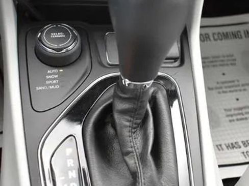 Used 2019 Jeep Cherokee Limited w/ Technology Group image 36