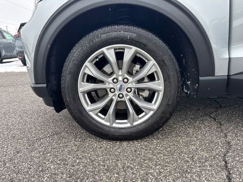 Used 2024 Ford Explorer XLT w/ Equipment Group 202A image 28