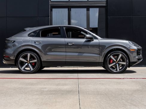 Certified 2025 Porsche Cayenne S AWD/4WD image 12