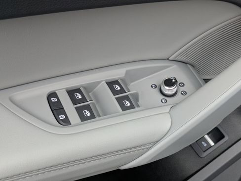 Certified 2025 Audi Q5 2.0T Premium Plus w/ Premium Plus Package image 11