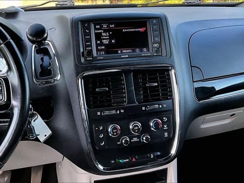 Used 2020 Dodge Grand Caravan SXT image 6