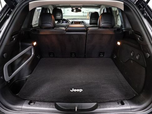 Used 2017 Jeep Cherokee Overland AWD/4WD image 17