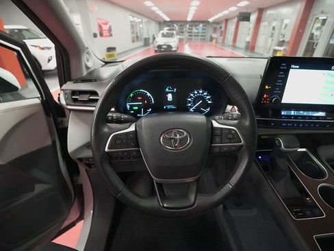 Used 2023 Toyota Sienna XLE w/ XLE Plus Package image 15