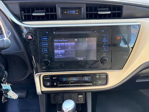 Used 2018 Toyota Corolla LE image 23