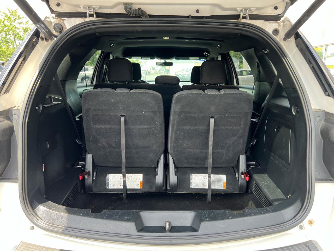 Used 2018 Ford Explorer XLT w/ Equipment Group 201A AWD/4WD image 13