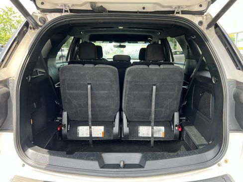 Used 2018 Ford Explorer XLT w/ Equipment Group 201A AWD/4WD image 13
