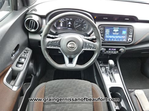Used 2023 Nissan Kicks SR FWD image 5