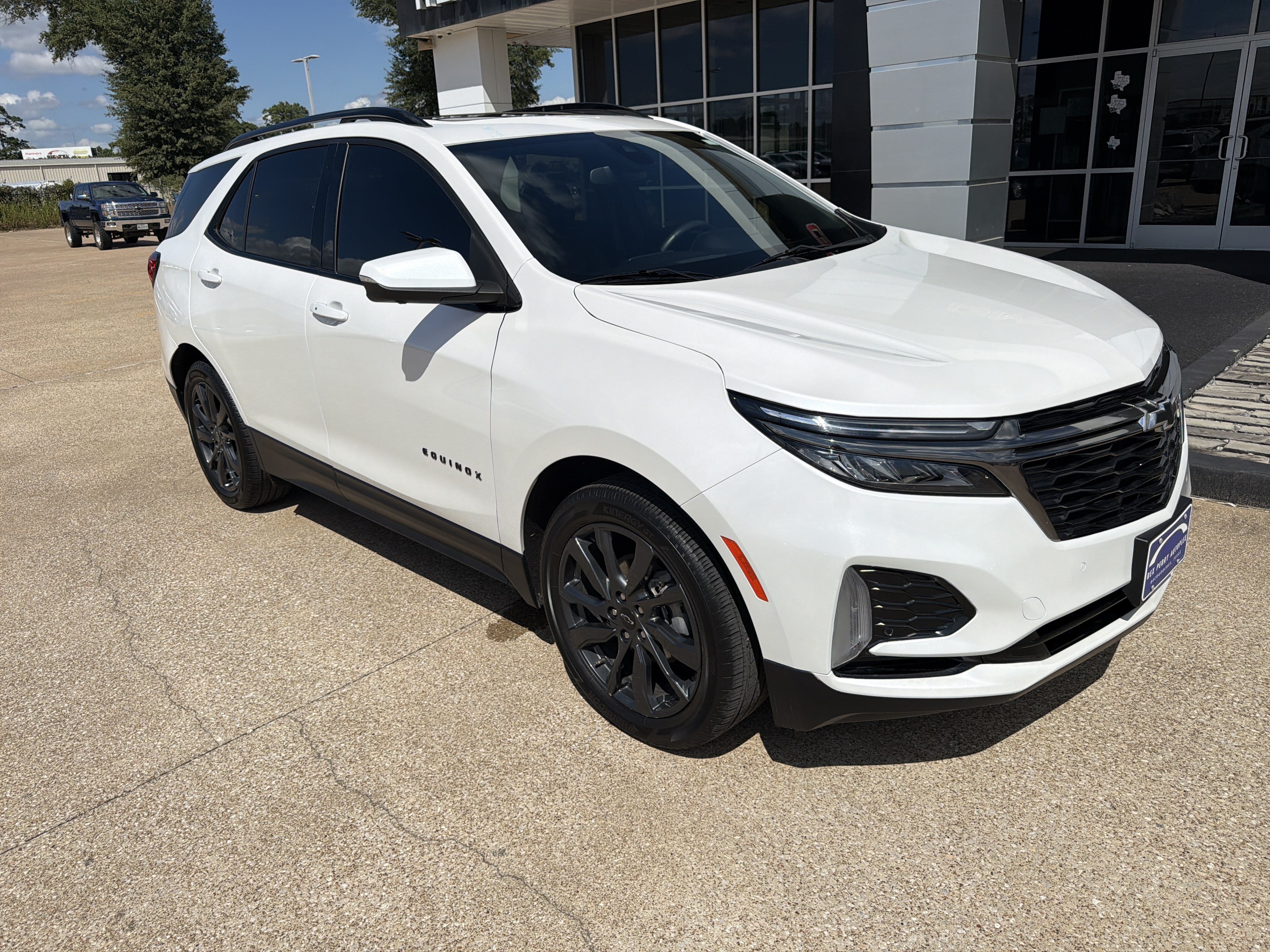 Used 2023 Chevrolet Equinox RS w/ RS Leather Package FWD image 2