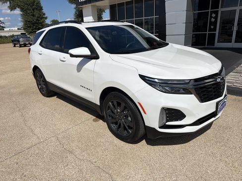Used 2023 Chevrolet Equinox RS w/ RS Leather Package FWD image 2