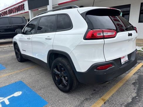 Used 2018 Jeep Cherokee Limited w/ High Altitude Package FWD image 3
