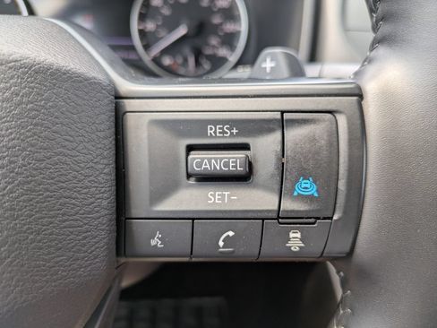 Certified 2025 Nissan Rogue SV FWD image 25