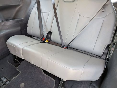 Used 2026 Toyota Sienna XLE FWD image 20