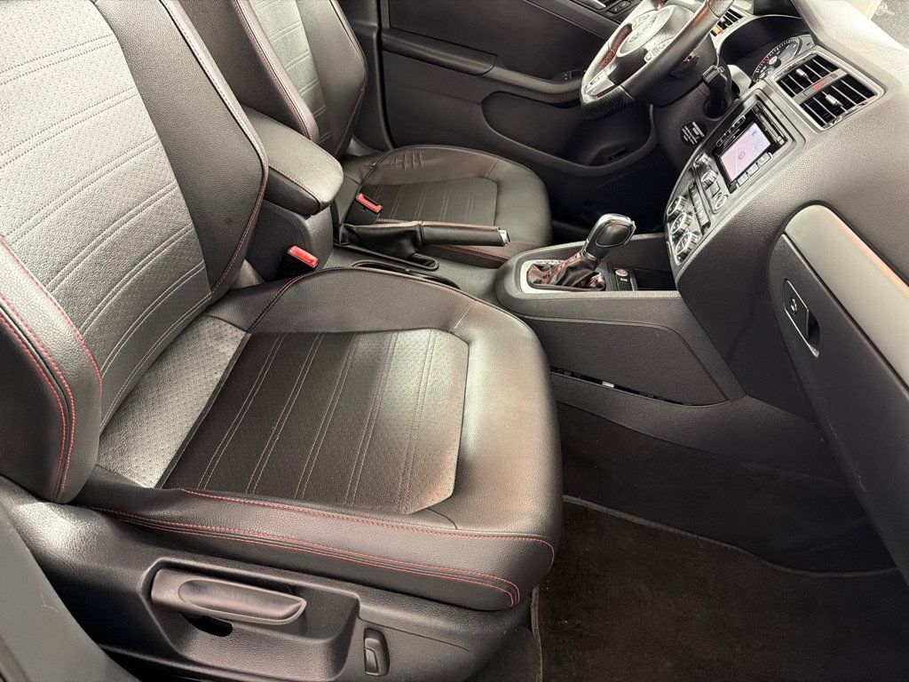 Used 2013 Volkswagen Jetta GLI FWD image 21