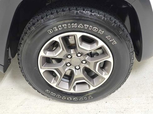 Used 2020 Jeep Cherokee Trailhawk w/ Comfort/Convenience Group image 9