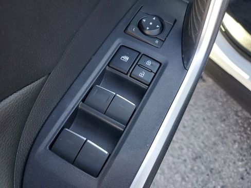 Used 2022 Toyota RAV4 XLE Premium image 23