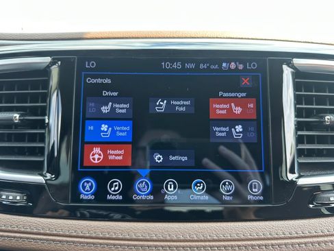 Used 2017 Chrysler Pacifica Limited w/ UConnect Theater Package FWD image 30