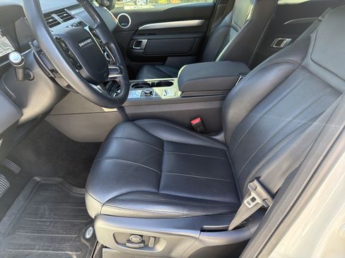 Used 2020 Land Rover Discovery Landmark AWD/4WD image 11