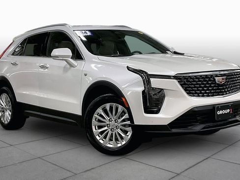 Used 2024 Cadillac XT4 Luxury w/ Cold Weather Package AWD/4WD image 3