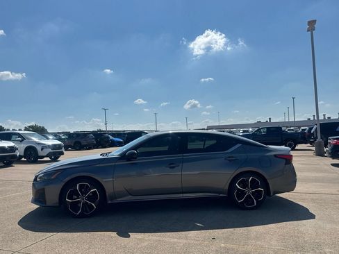 Certified 2023 Nissan Altima 2.5 SR w/ SR Premium Package FWD image 15