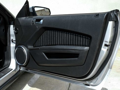 Used 2012 Ford Mustang Shelby GT500 w/ SVT Performance Pkg image 36