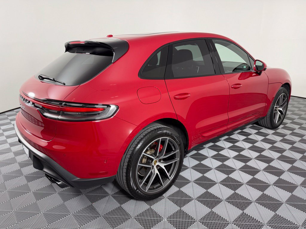Certified 2024 Porsche Macan S AWD/4WD image 11