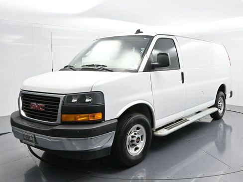 Used 2024 GMC Savana 2500 w/ Driver Convenience Package image 3