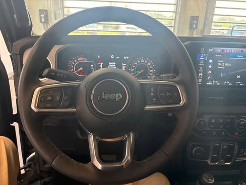 Used 2025 Jeep Wrangler Unlimited Sahara AWD/4WD image 26
