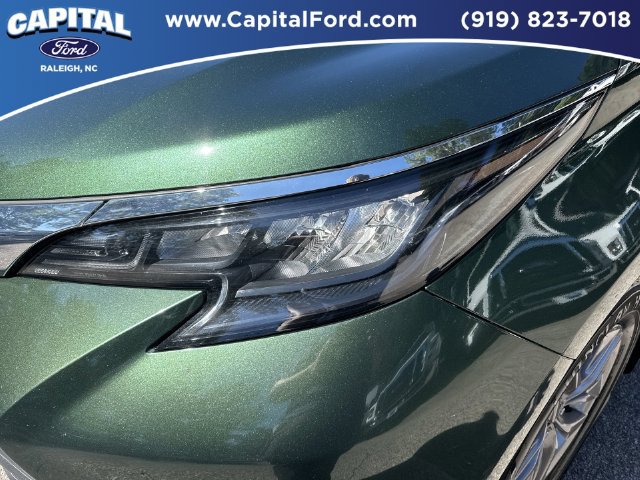 Used 2024 Toyota Sienna XLE FWD image 11