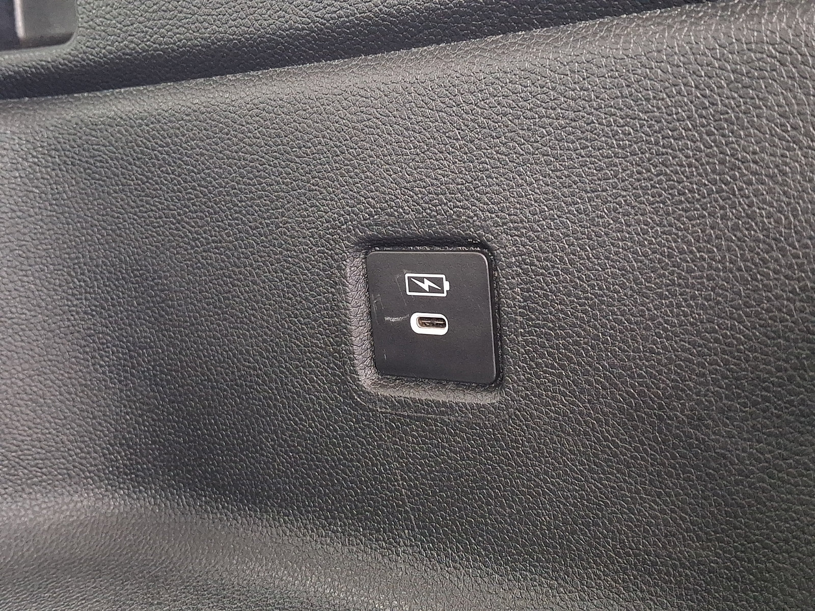 Used 2024 Honda Pilot Touring image 11