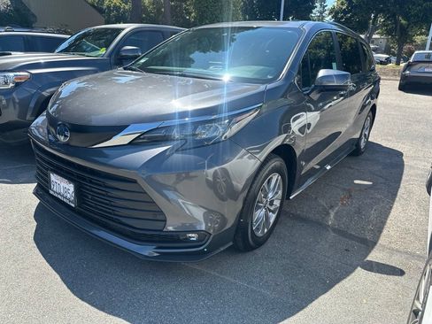 Certified 2025 Toyota Sienna XLE w/ XLE Plus Package AWD/4WD image 1