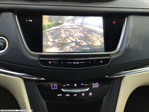 Used 2019 Cadillac XT5 FWD image 14