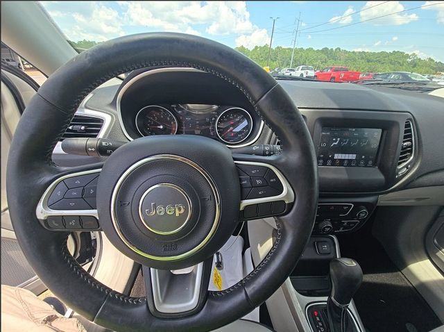 Used 2018 Jeep Compass Latitude w/ Popular Equipment Group FWD image 10