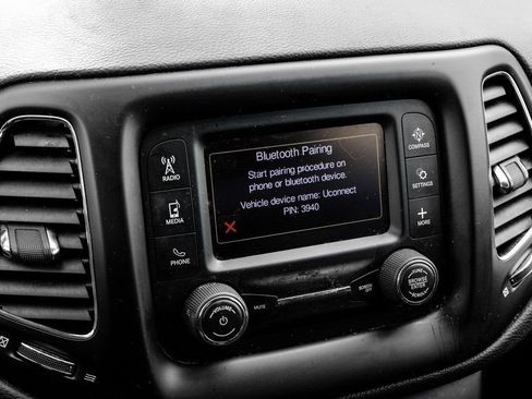 Used 2018 Jeep Compass Latitude image 38